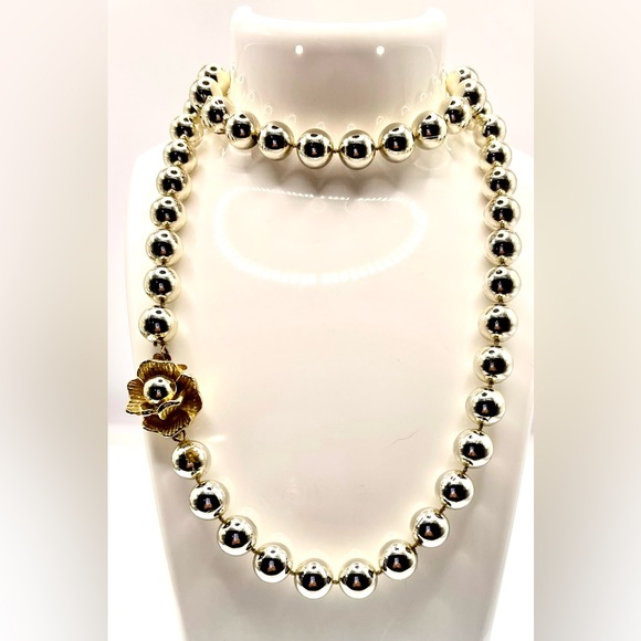 Vintage Silver Tone Acrylic Beaded Necklace Choker with Gold Tone Floral Clasp - Picture 7 of 7
